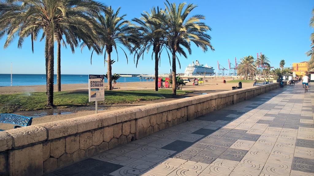 Apartamento Malagueta Beach 10 Malaga Bagian luar foto