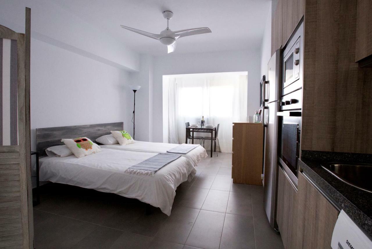 Apartamento Malagueta Beach 10 Malaga Bagian luar foto