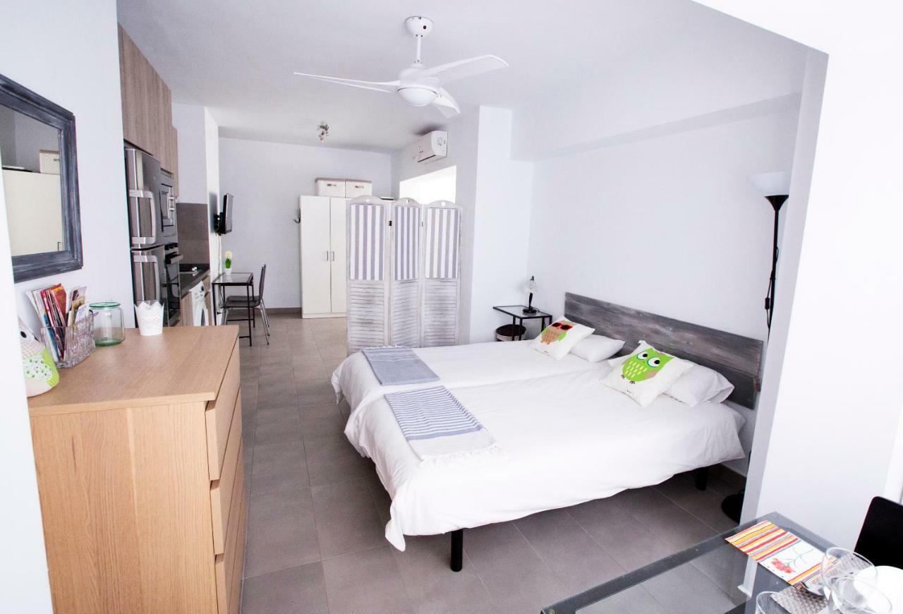 Apartamento Malagueta Beach 10 Malaga Bagian luar foto