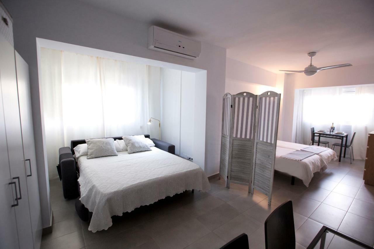 Apartamento Malagueta Beach 10 Malaga Bagian luar foto