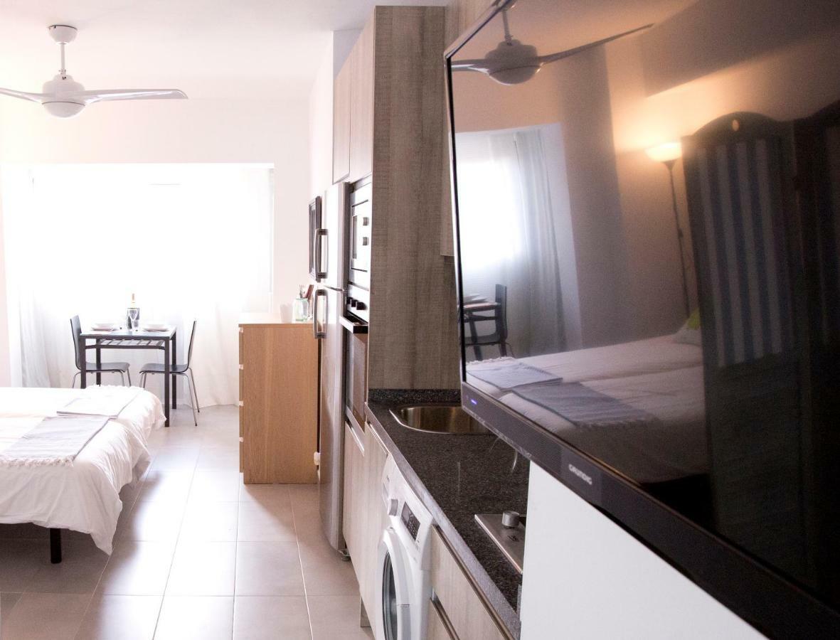 Apartamento Malagueta Beach 10 Malaga Bagian luar foto